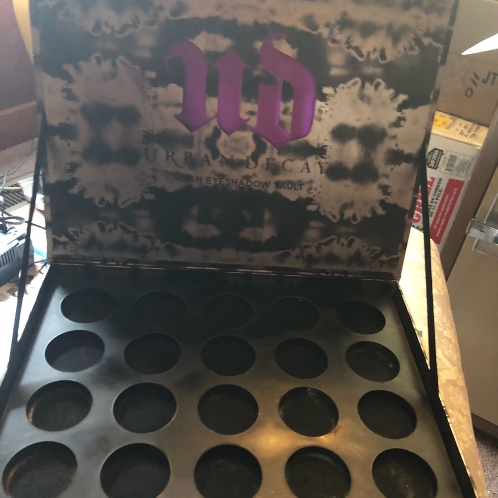 UD VAULT BOX